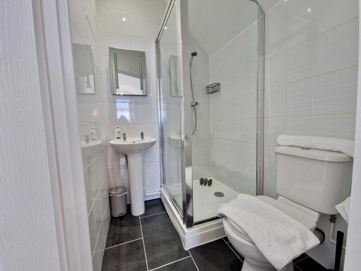 Incredible Private Rooms All With Private Bathrooms In A Fully Serviced House Next To City Centre With Free Parking Coventry Exterior foto