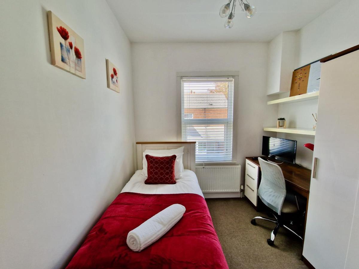 Incredible Private Rooms All With Private Bathrooms In A Fully Serviced House Next To City Centre With Free Parking Coventry Exterior foto